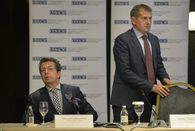 Tani Serbia kërcënon edhe me drejtorë policie