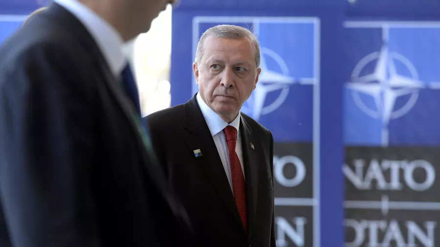 Turqia refuzon planin e NATO-s për mbrojtjen e vendeve balltike nga Rusia: Shpallni YPG si terroristë