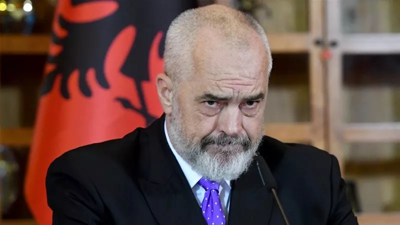 Kryeministrit nuk i mjafton Ligji: Shpifësit janë Qafirë!!!