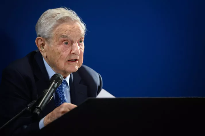 Soros: Facebook do ndihmojë Trump të rizgjidhet. Unë do të investoj 1 miliardë $ për të menduarit kritik