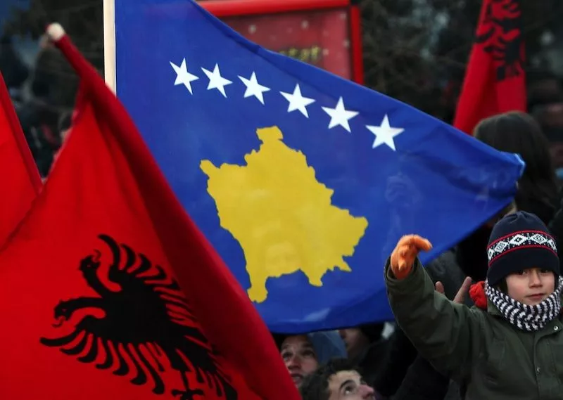 Shqiptarët preferojnë BE-në ndaj bashkimit kombëtar. Më entuziaste pro bashkimit, zonat rurale