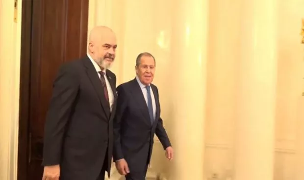 Ku humbi "ndikimi malinj rus"? Dhe një gënjeshtër se Shqipëria e zgjedh politikën e saj të jashtme