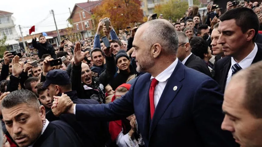 Nuk ka urrejtje nga Kosova. Thjesht kryeministri i Shqipërisë është figurë që i ndan shqiptarët