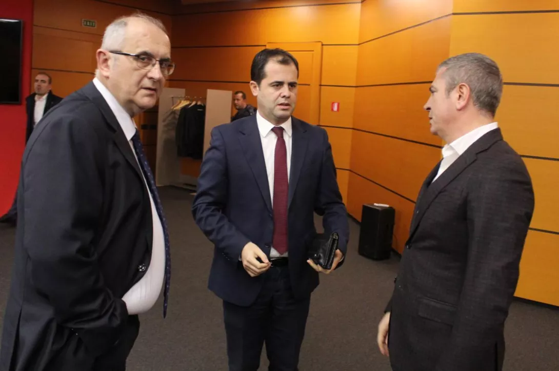 Komunikatë/Ranë dakord. Edhe ambasada vazhdon të jetë në krah të popullit shqiptar