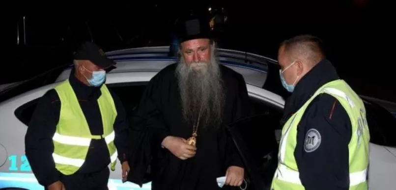 Protesta në Mal të Zi pas arrestimit të peshkopit serb, Joanikije