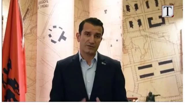 Gënjen me qetësi(ose nuk di gjë) dhe publikisht