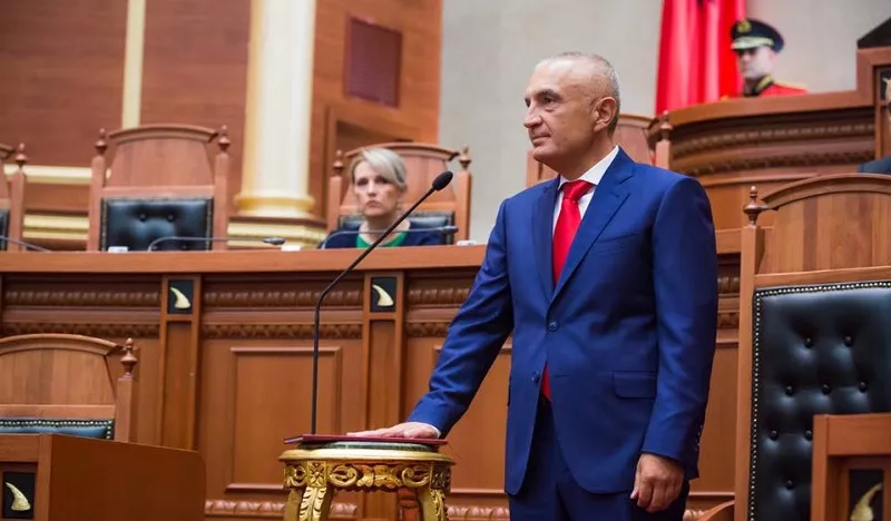 Mbi (pa)mundësitë kushtetuese për shpërndarjen e Parlamentit