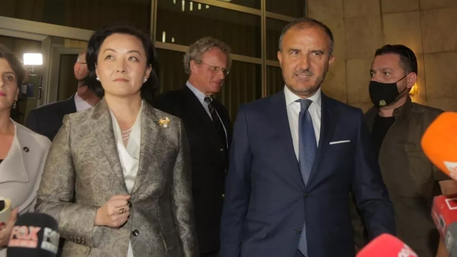 Akrobacitë e ambasadorit: E drejta e Parlamentit, por duhet konsensus