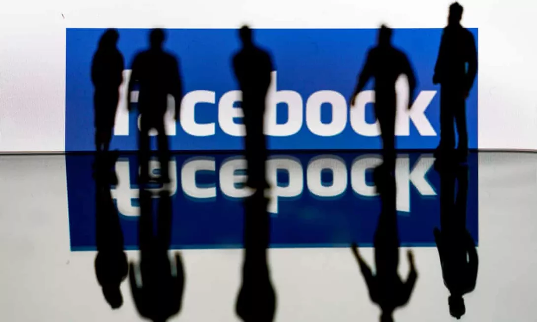 Akuza e fundit: Algoritmi i Facebook promovon mohimin e Holocaust-it