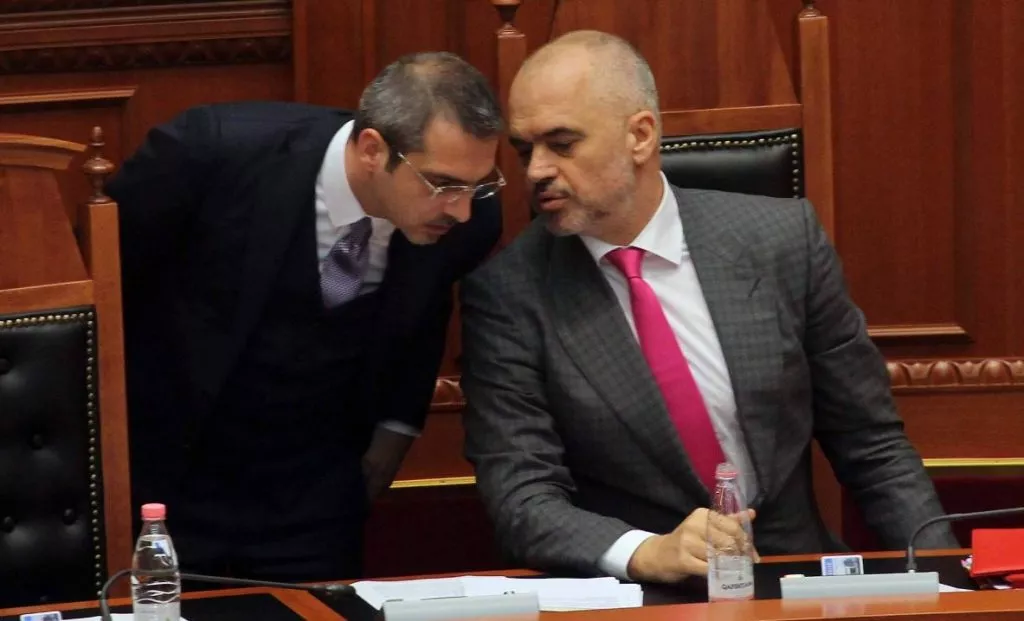 Mbyllja gojën ambasadës se do të të nxjerrim të pastër!