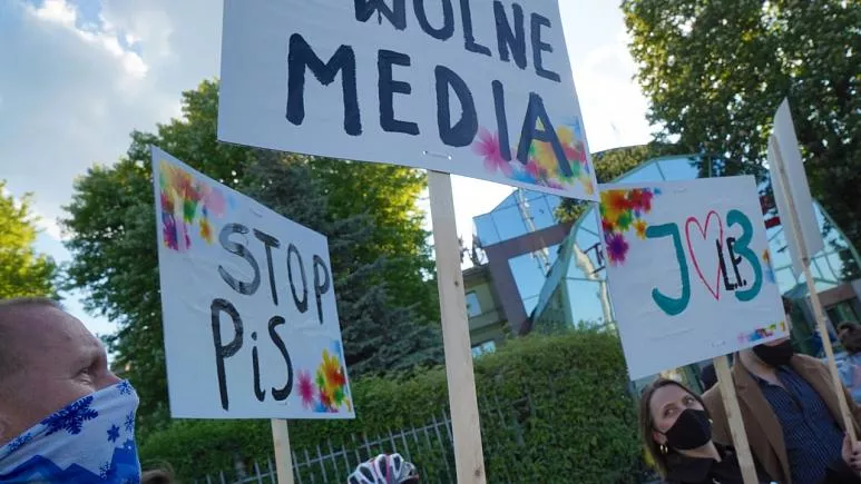 Poloni, kompania shtetërore e naftës blen një nga kompanitë më të mëdha mediatike