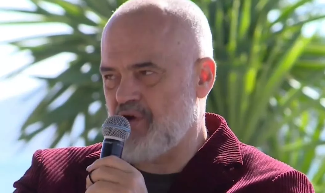I pati të gjitha pushtetet, kaq di të bëjë. Mbrojeni dhe votojeni se vishet bukur