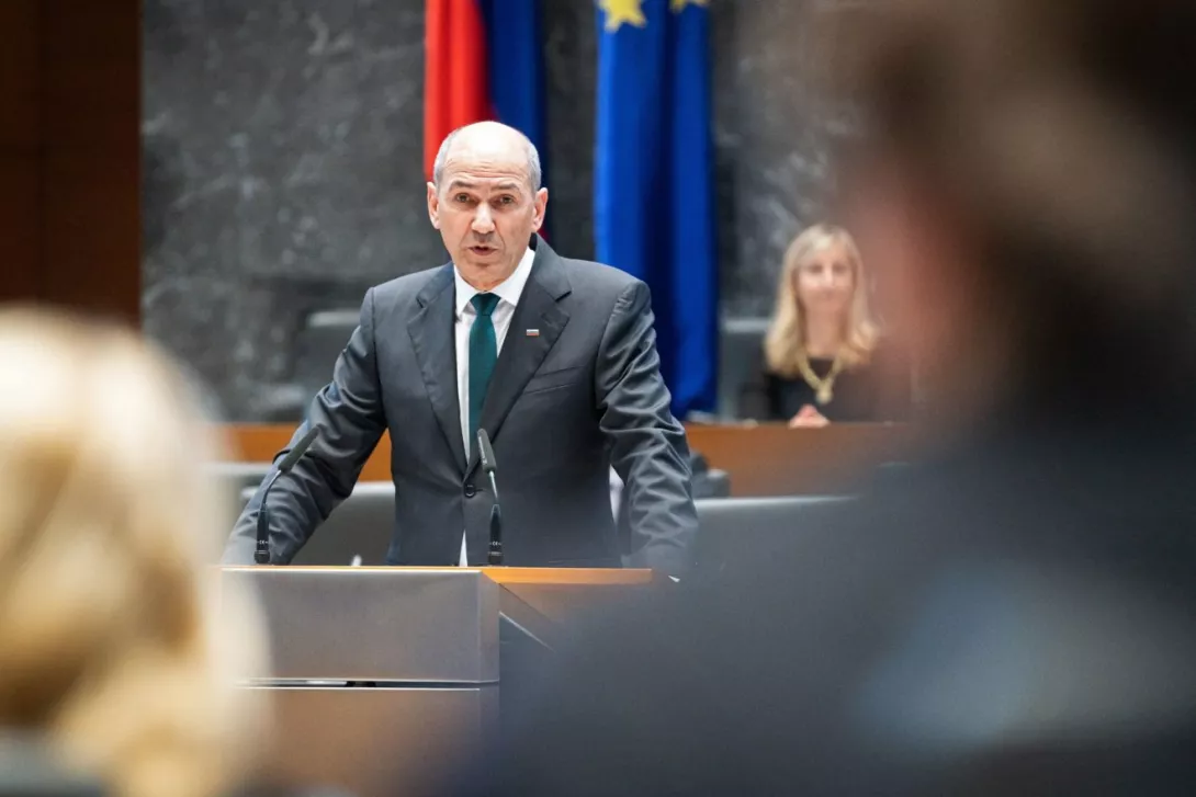 Luftë mes kryeministrit dhe medias edhe në Slloveni