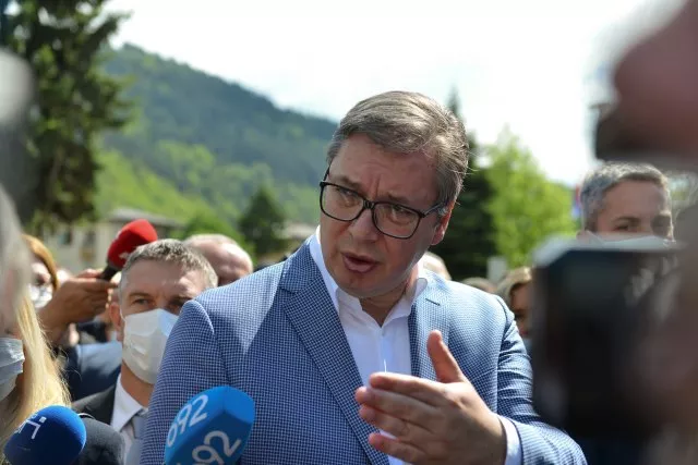 Vuçiç paralajmëron hapjen e "problemeve me Kosovën"
