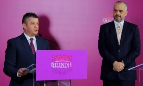 Non grata dhe "po vjen shtatori" - festa e socialistëve intelektualë