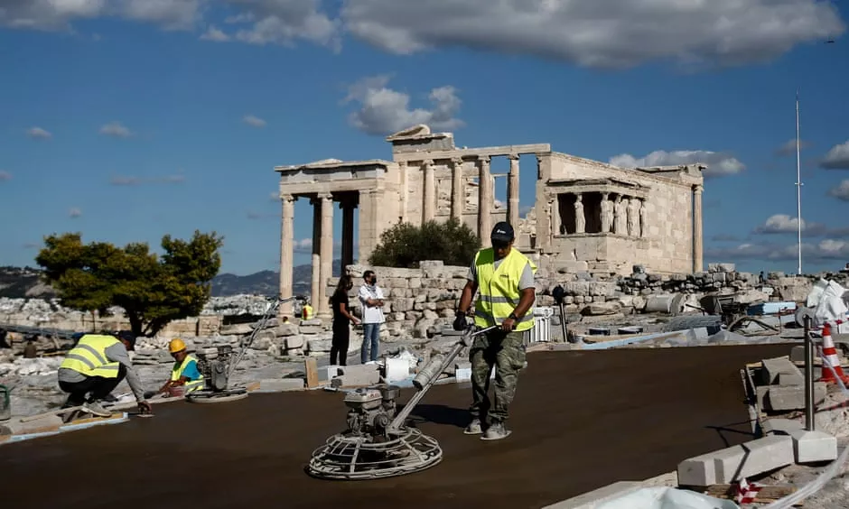 Betonizohet edhe Akropoli
