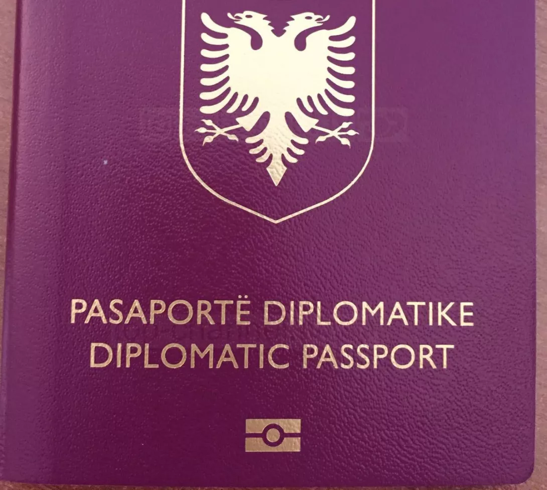 Shtyhet sërish afati i vlefshmërisë së pasaportave diplomatike dhe të shërbimit