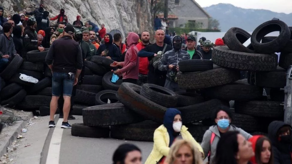 Malazezët në protestë kundër kreut të ri të Kishës Ortodokse