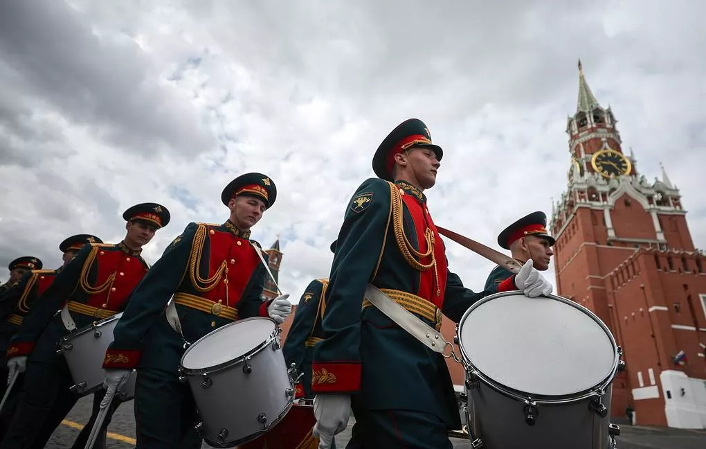 Rusia zhvillon paradën e 9 majit. Putin: Pretendimi i SHBA për veçanësi, fyerje për mbarë botën