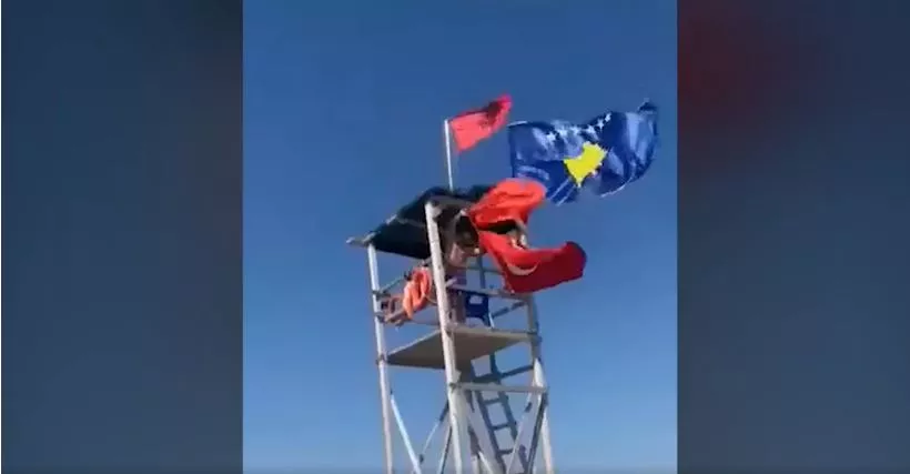 Hoqi flamurin turk dhe e hodhi në det, arrestohet autori. A do reagojë kryeministri me një Facebook-ese?