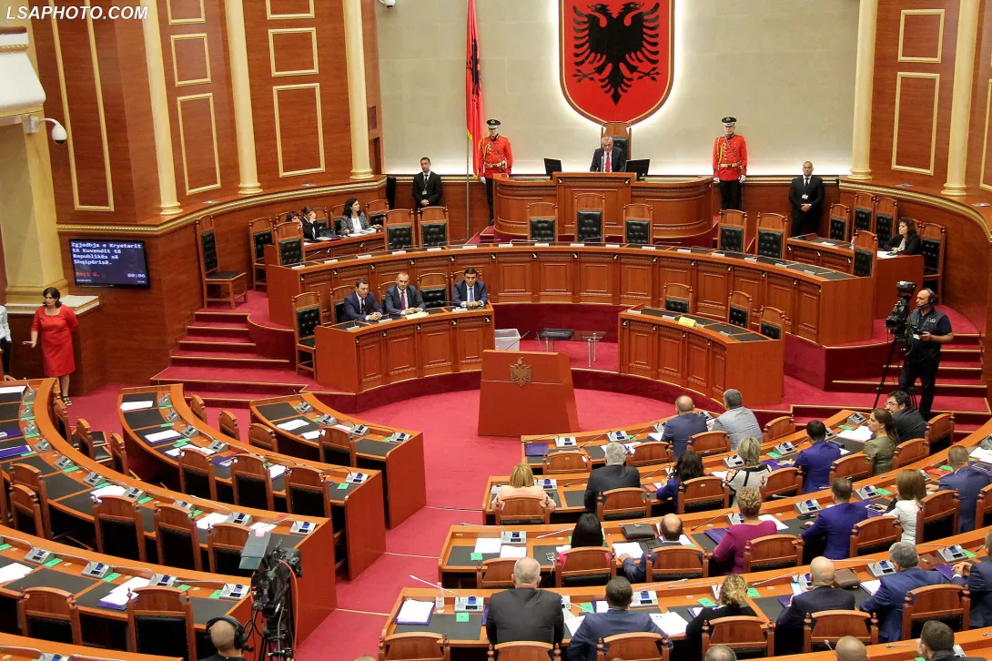 Parlament edhe për fëmijët që llumi mos të futet në libra historie si hero pozitiv