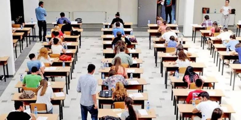 Zhgënjimi i maturantëve që konkurrojnë për shkollë të lartë