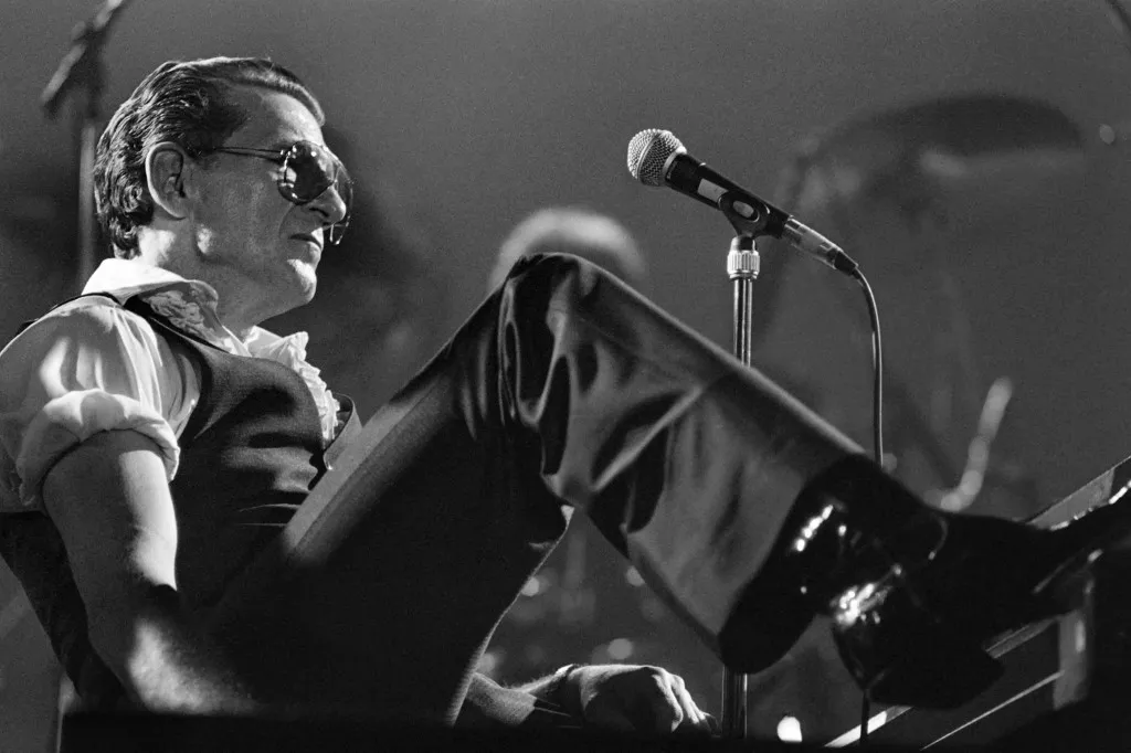 Ai nuk luan rock’n roll, ai është rock’n roll