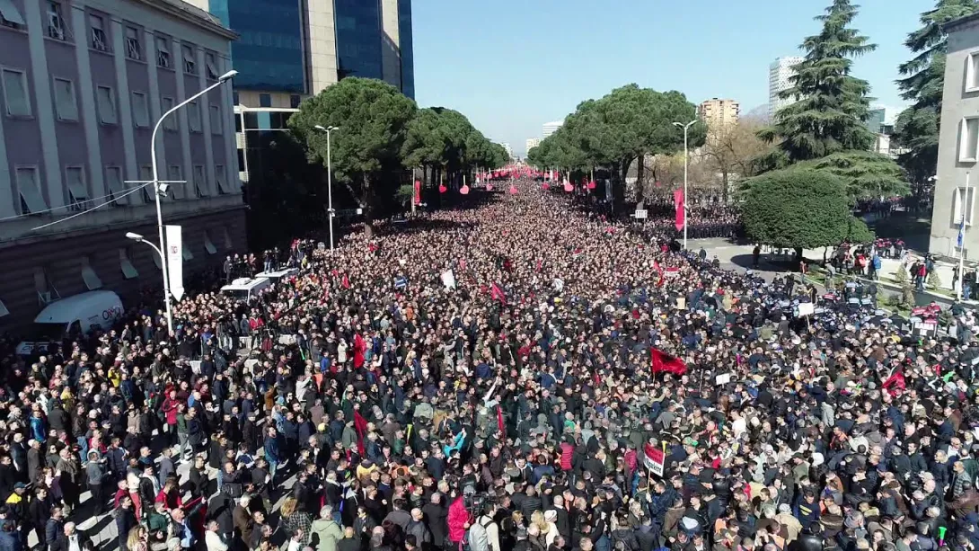 Shqipëria nuk është demokratike, as opozita e saj. Më 6 dhjetor vetëm protesta është demokratike