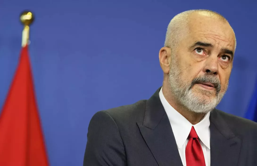 #TëBashkuarJoTëNdarë/Kujt i shërben një kryeministër që manipulon?