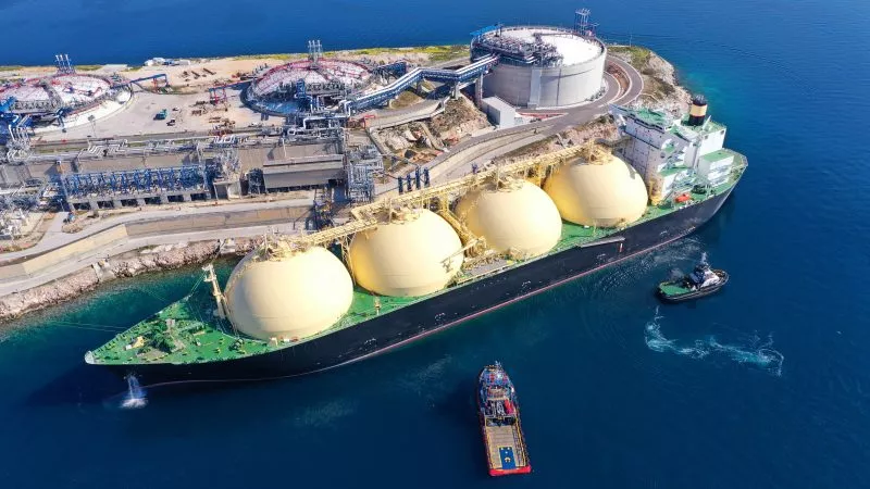 Terminalet e gazit të lëngshëm parashikohet të çojnë në tepricë prej 250 miliardë metrash kub në vitin 2030