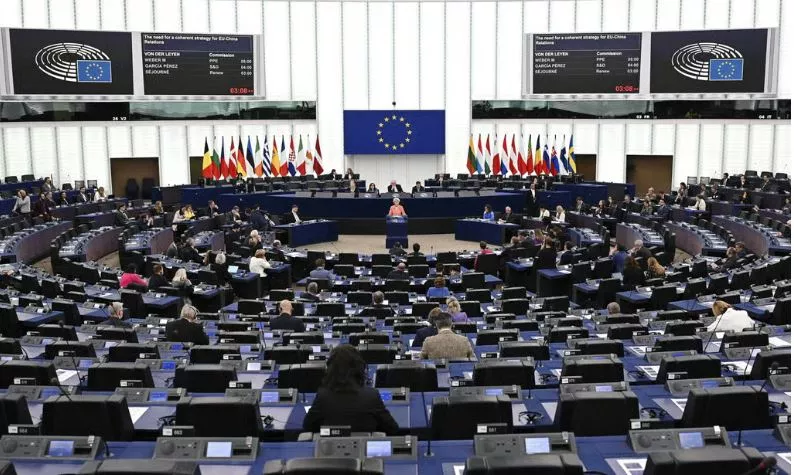BE përgjysmon pensionet e luksit