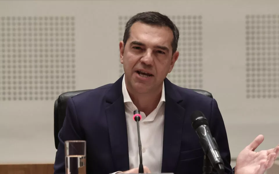 Tsipras jep dorëheqjen nga drejtimi i Syriza-s