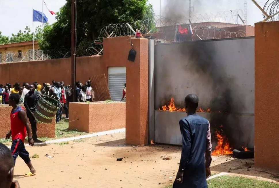 Puçistët në Niger akuzojnë Francën për ndërhyrje ushtarake