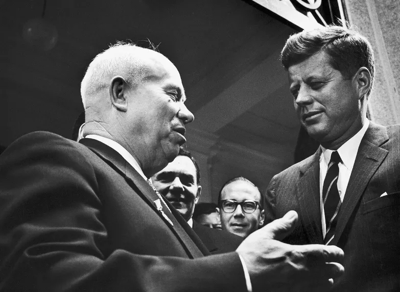 Dossier/Korrespondenca e fshehtë Hrushov - Kennedy: Jemi në Arkën e Noes, duhet të lundrojmë bashkë