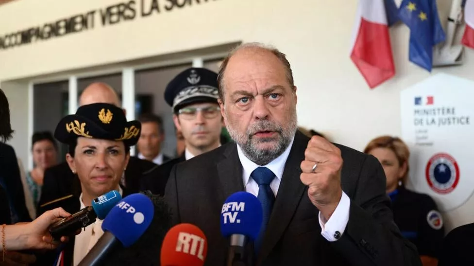 Ministri francez i Drejtësisë del para drejtësisë