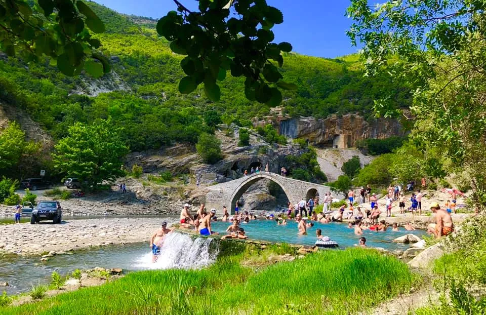 Propozohet ligj që u hap rrugën ndërtimeve në zonat e mbrojtura