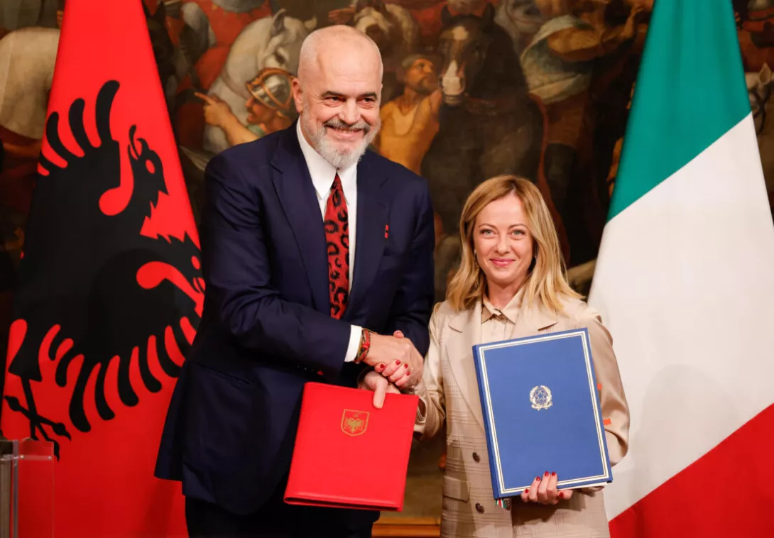 Gjykata Kushtetuese pezullon ratifikimin e Protokollit me Italinë për emigrantët