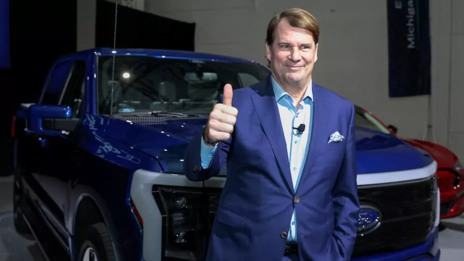 7 mld $ disavantazh vjetor ndaj konkurentëve. Ford paralajmëron fabrika jashtë SHBA "për shkak të sindikatave"