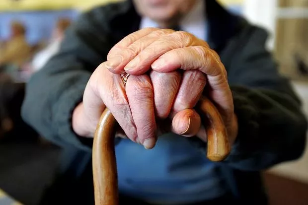 Në pension 71 vjeç? Çfarë ekspertize është mbrojtja e një skeme që dështon?