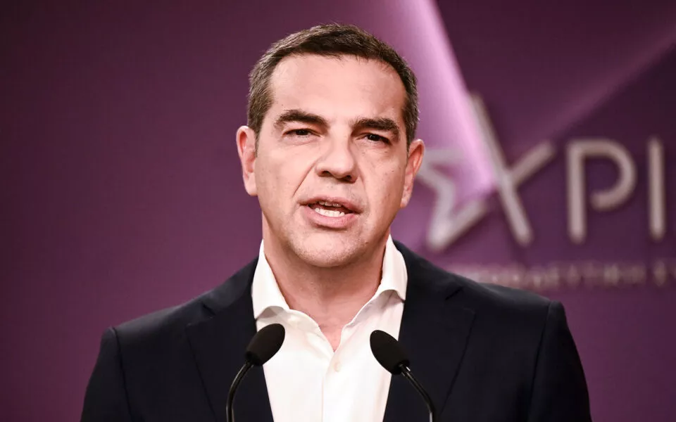 Tsipras kërkon të rimarrë partinë