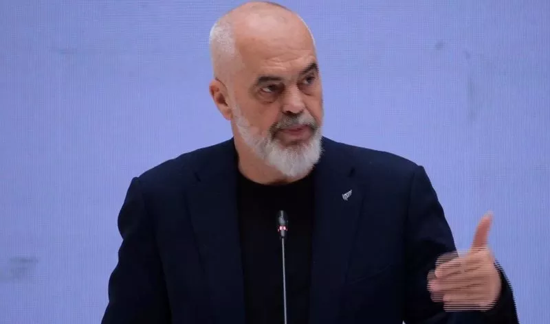 Mes Fulgencio Batistës dhe Nestor Lakobës