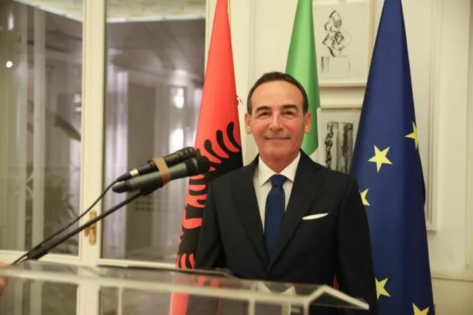 Aga(ç)i i dy brigjeve