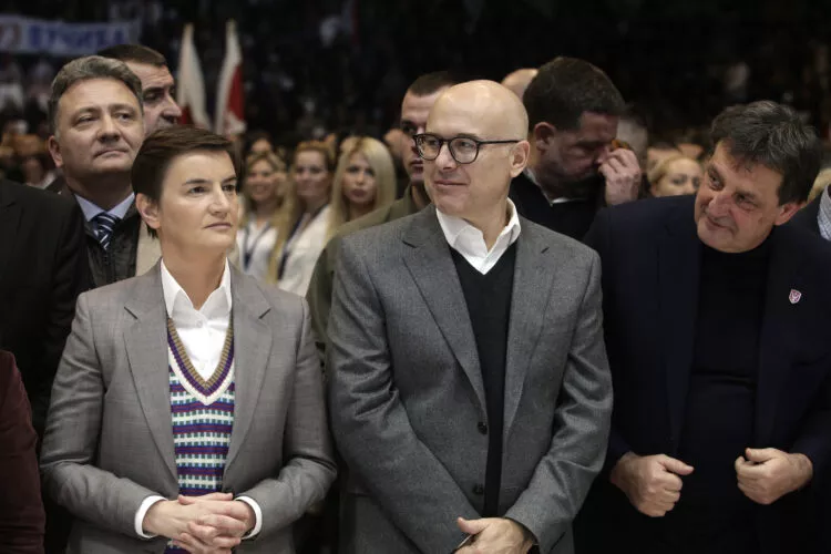 Mediat opozitare serbe shkruajnë se kryeministri i ri nis punën me një kopje të fjalimit të paraardhëses Brnabiç