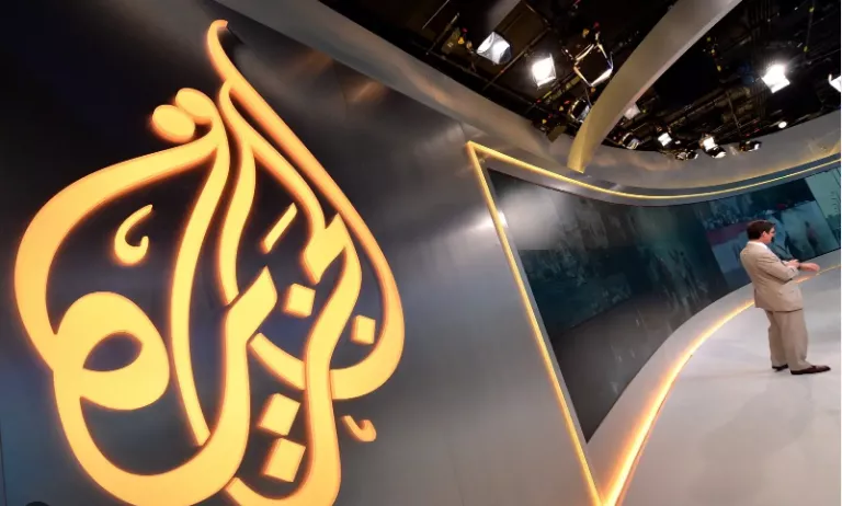 Izraeli ndalon veprimtarinë dhe transmetimet e Al Jazeera