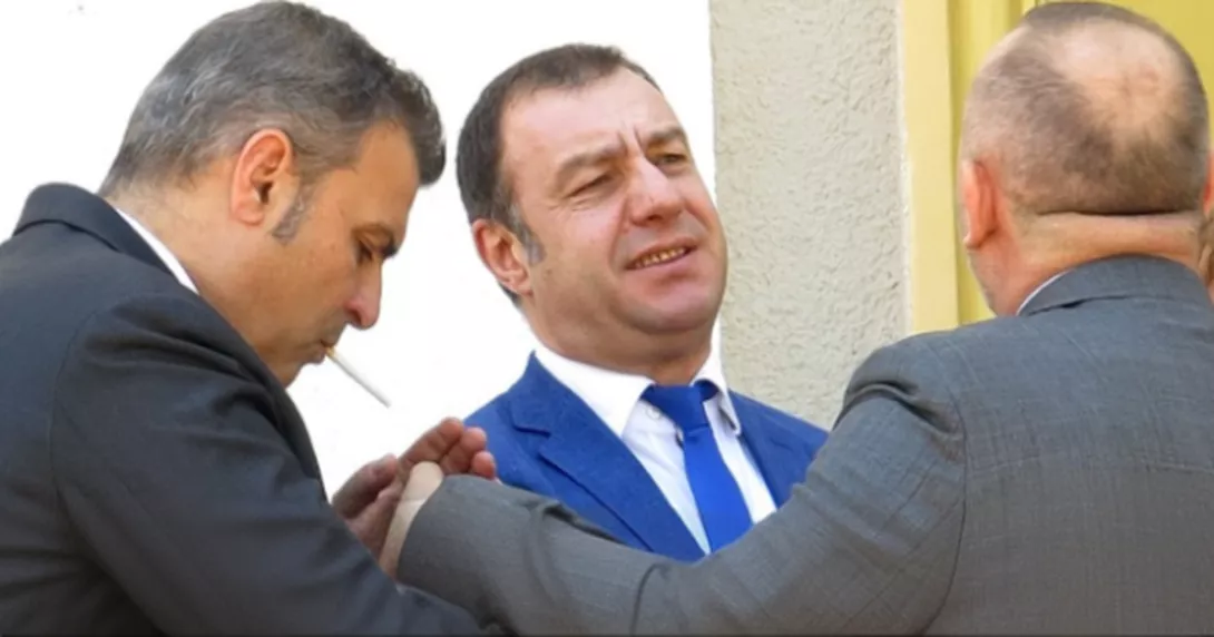 Socialistët duhet t'i shkruajnë Eduard Shalsit se "nuk po bën gjumin të qetë"