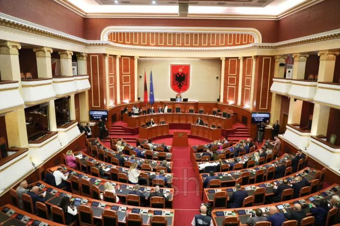 Mirë apo keq? Heqja e ligjit të luftës nga Greqia krijon kushtet praktike që çamët të kthehen në shtëpi