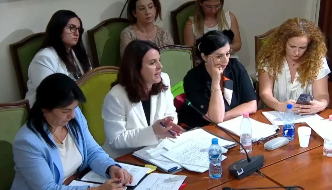 Alibitë e përhershme të fëlliqësirave të Shëndetësisë
