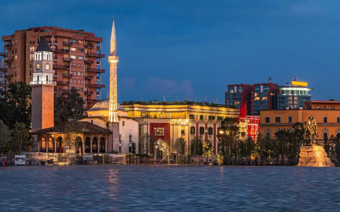 "Gjeopolitika" e turistëve/Shqipëria tërheq shqiptarët dhe europianët, Serbia kinezë dhe turq