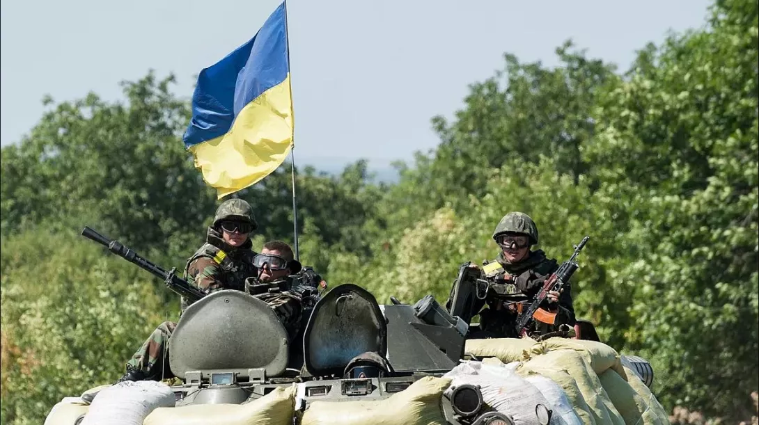 Fitimet e para nga asetet e ngrira ruse mbërrijnë në Ukrainë