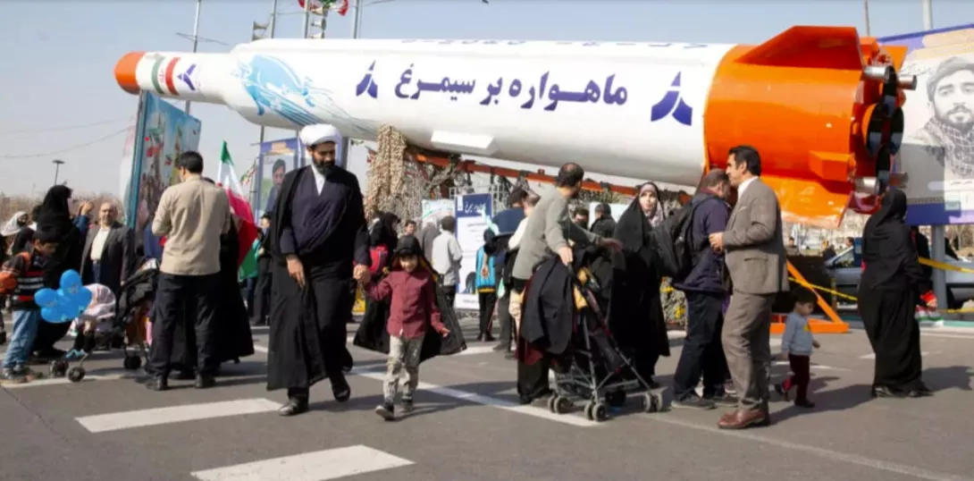 Irani lëshon në hapësirë satelitin Chamran-1